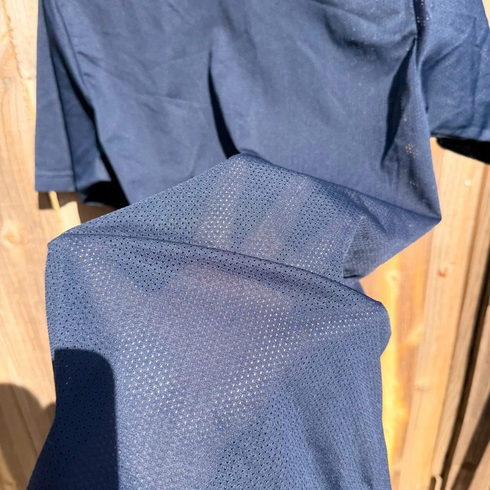 Vintage Nike Men's Dark Blue Short Sleeve Tee Size Medium